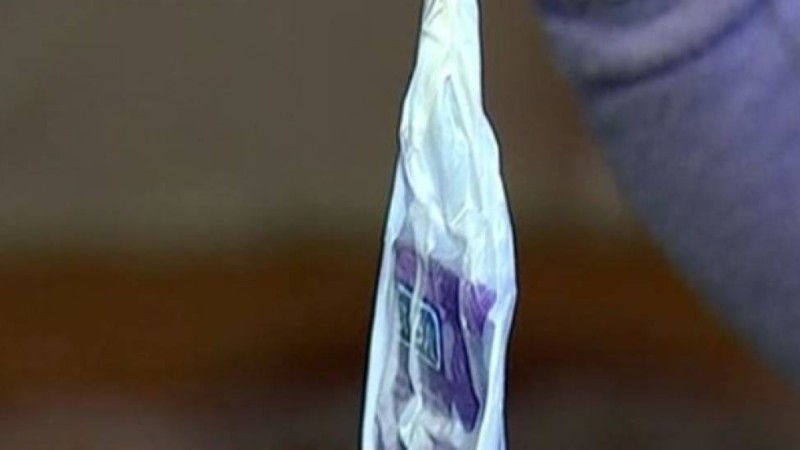 Алматылық зейнеткер дүкеннен сатып алған сүт ішінен мүшеқап шыққанын айтты - Қазақстан жаңалықтары