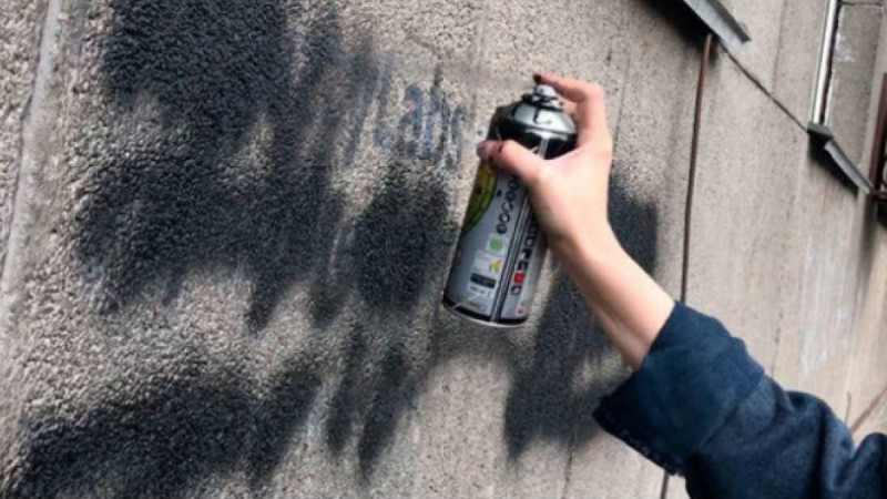 Астанада есірткі жарнамаларын таратқан жас жігіттер ұсталды