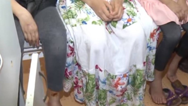 "Айдалаға апарып, басыма қару тақады": Үш қыздың туған анасы отбасынан неге кеткенін айтты - Қазақстан жаңалықтары