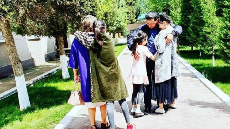 Заңгер Айгүл Орынбек: Үш қыздың әкесіне махаббатының күштілігі сондай, өгей анасының қорлығына көніп келген - Қазақстан жаңалықтары