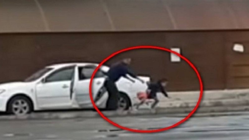 Ақтауда бүлдіршінді көліктен сыртқа лақтырып жіберген жігіт іздестіріліп жатыр
            14:58, 18 Сәуір, 2019
        
        Оқиғаны куәгер телефон камерасына түсіріп алған