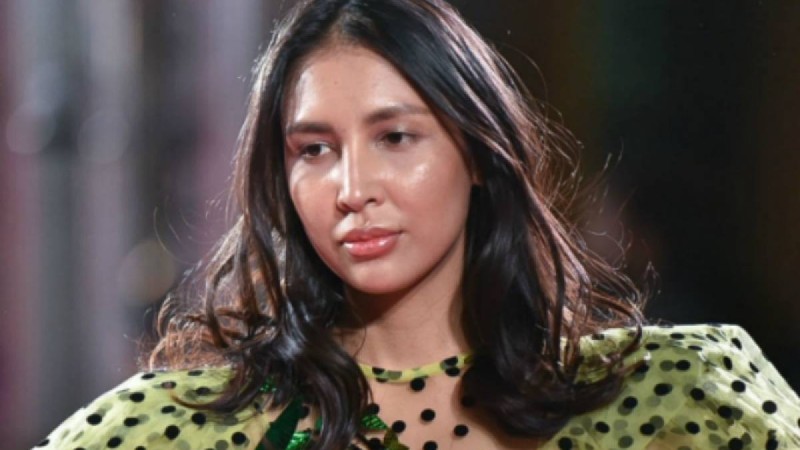 Атышулы модель тағы да төсін жалаңаштап шықты
            11:22, 18 Сәуір, 2019
        
        Динагүл Тасова Kazakhstan Fashion Week сән көрсетілімінде грузиялық дизайнердің көйлегін киіп шыққан