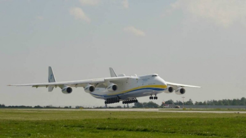 Әуежайда сәбиін ұмытып кеткен әйел ұшқышты қайтып оралуға мәжбүрледі (видео) - Қазақстан жаңалықтары