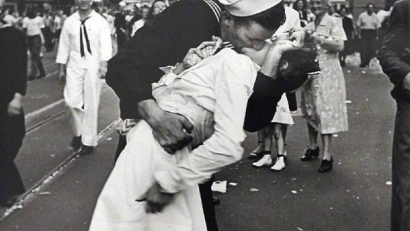 Ұлы Отан Соғысының аяқталуы символына айналған фото кейіпкері қайтыс болды