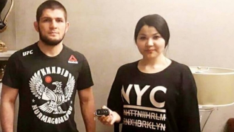 Хабиб Нурмагомедов ақтөбелік аруға автокөлік сыйлады