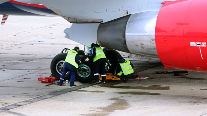 Қостанай әуежайына қонған ұшақтың дөңгелегі жер астына түсіп кетті