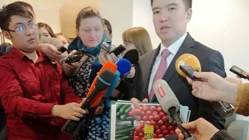 Министр Дәленовтің тексерісінен кейін Астанадағы қияр мен қызанақ бағасы арзандады - Қазақстан жаңалықтары