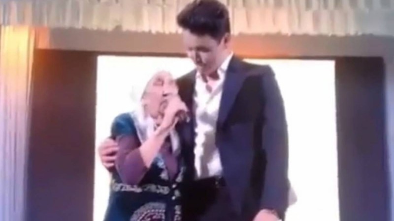 "Хабарласпадыңыз ба": Әжемен әзілдескен Нұрболат Абдуллин жұртты күлкіге қарық қылды - Қазақстан жаңалықтары