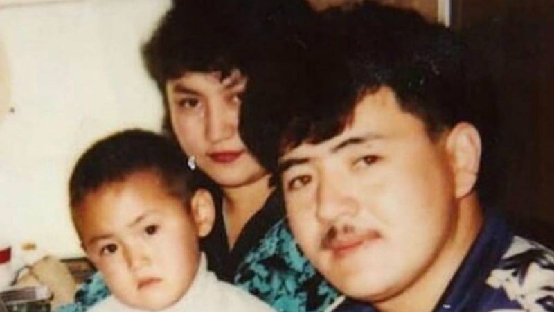 "Роза Рымбаеваның фамилиясы кім?": Төреғали орынсыз сұрағымен жұртты күлдірді
            16:12, 17 Сәуір, 2019
        
        Әнші желідегі парақшасында балалық шағындағы суретін бөлісті