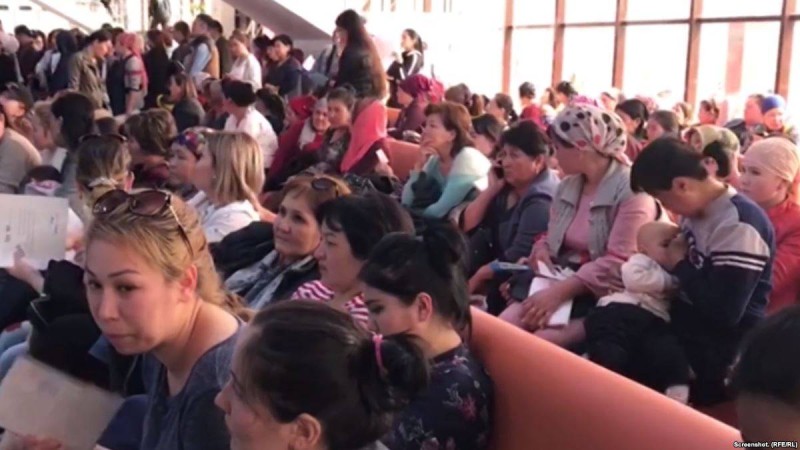 Атаулы әлеуметтік көмекке өтініш тапсыру қиындығын айтқан депутаттар Маминге сауал жолдады