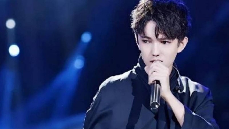 Мақсат Тәж-Мұрат. Теңіз түптен тебіренеді