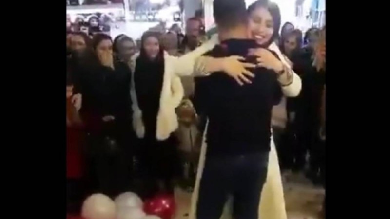 Иранда сүйіктісіне сауда үйінде сөз салған жұп қамауға алынды