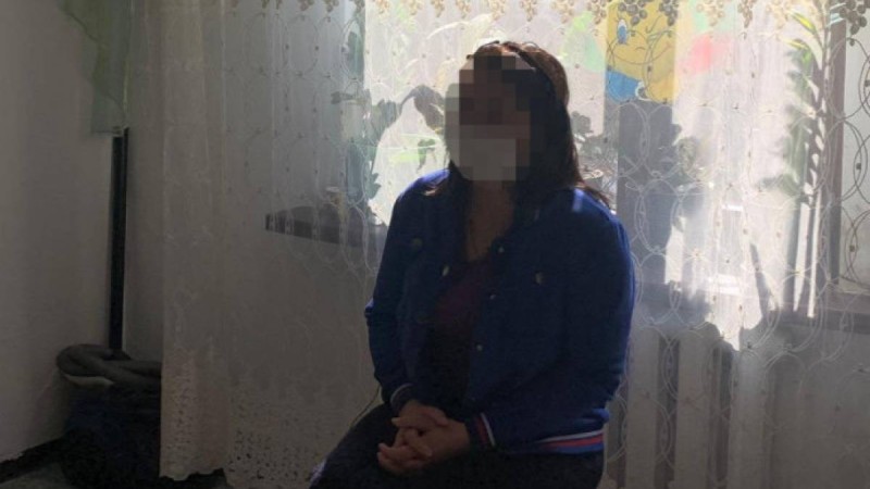 Үш баланың анасы аяусыз зорланып, тоналғанын айтты