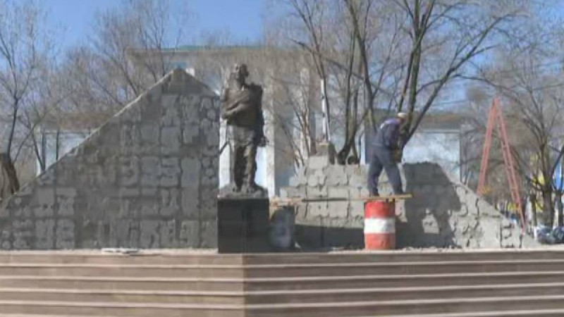 15 млн теңге желге ұшты: Ақтөбеде саяси қуғын-сүргін және ашаршылық құрбандарына арналған ескерткішті бұзып жатыр - Қазақстан жаңалықтары