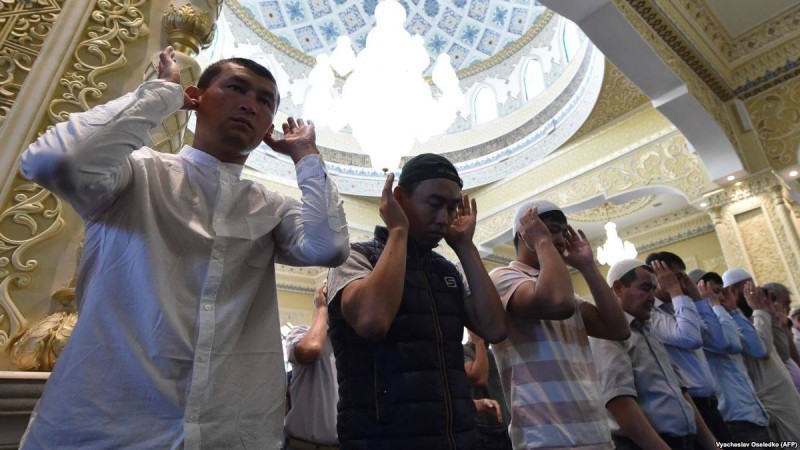 Қырғызстан жұма күнгі уағыздарға қатысты ереже қабылдады