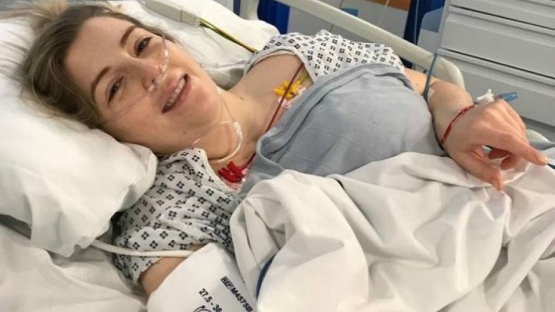 Төсекте жатып керілген қыз инсульт алып, денесінің бір бөлігін қозғалта алмай қалған - Қазақстан жаңалықтары