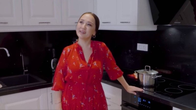 Соңғы үлгідегі жиһазға толы: Ләйлә Сұлтанқызы зәулім үйін көрсетті - Қазақстан жаңалықтары