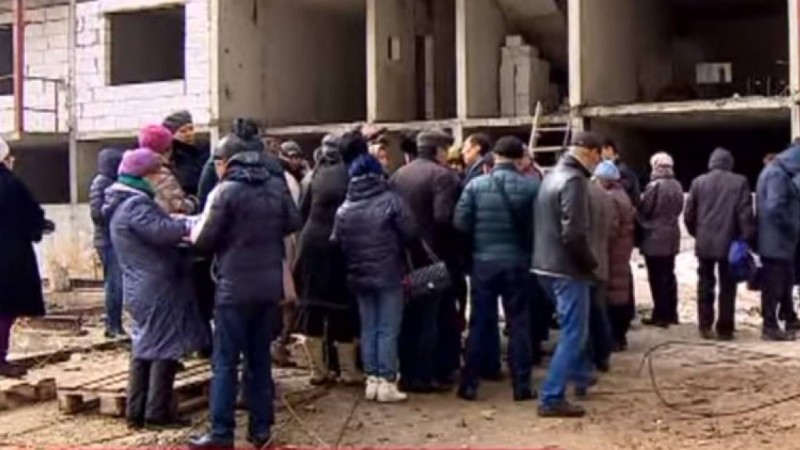 «Енді қанша жыл өміріміз бар?»: Елордада 500-ге жуық отбасы 15 жылдан бері пәтерін ала алмай жүр - Қазақстан жаңалықтары