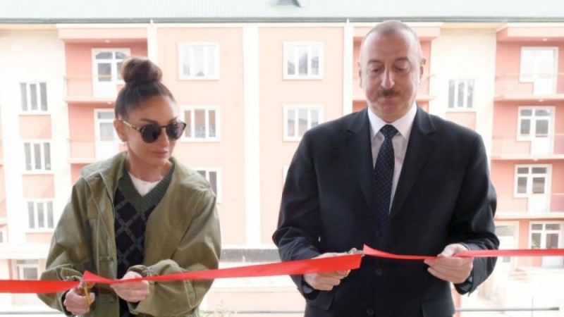 Мехрибан сұлу – бас ханым. Ильхам Алиев әйелімен ел алдына шықты