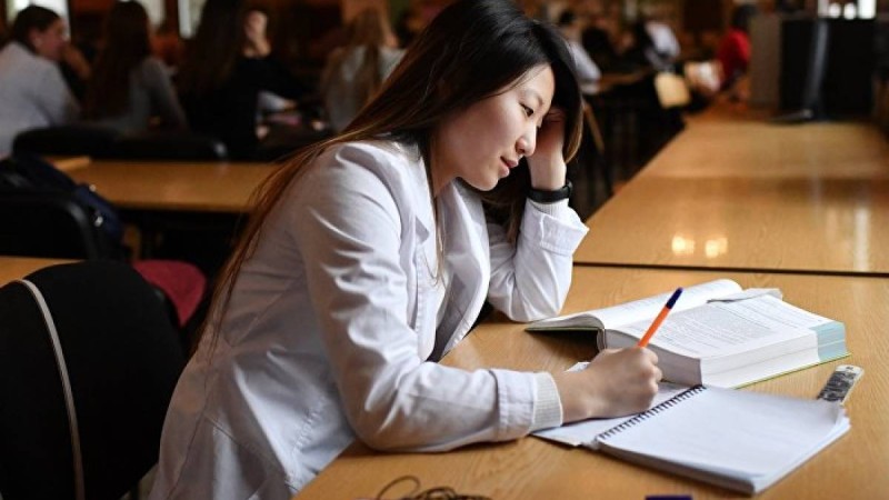 енді ол 1 миллион доллар шәкіртақы алады