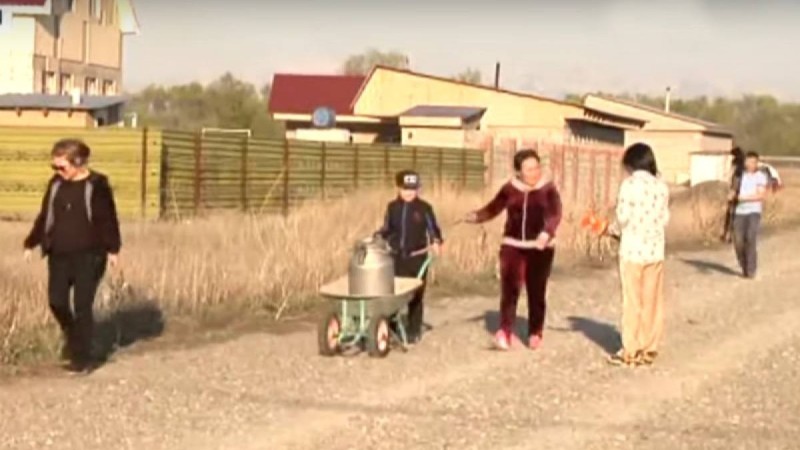 Жарық жоқ, суды көрші ауылдан тасиды: Алматы облысының тұрғындары қиын жағдайда өмір сүріп жатыр - Қазақстан жаңалықтары