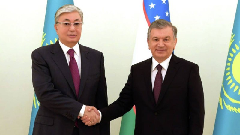 Тоқаев пен Мирзиёев бірлескен мәлімдеме жасады