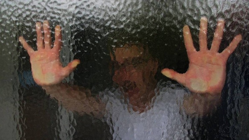 Оралда әкіммен кездесуде жанжал шығарған азамат терезеден секіріп кетті