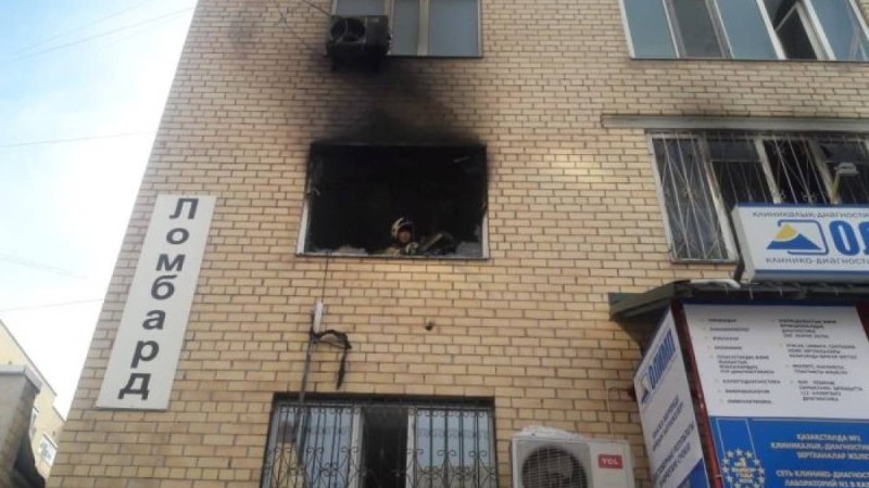 Астанада көпқабатты үйден шыққан өрттен 25 адам құтқарылды