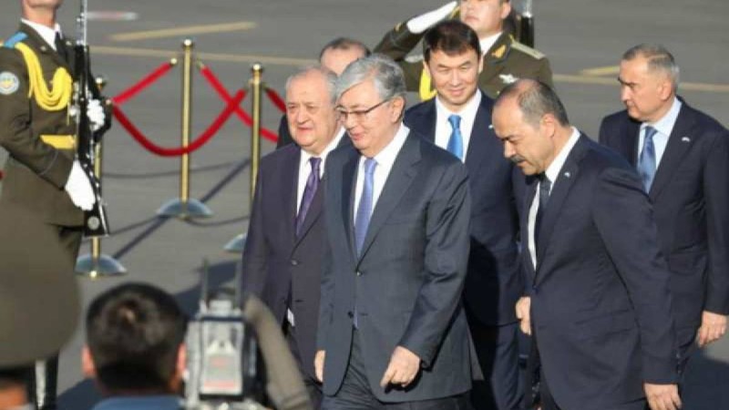 Ташкентте Тоқаев пен Мирзиеевтің кездесуі басталды
            11:33, 15 Сәуір, 2019
        
        Кездесу президент резиденциясында өтіп жатыр