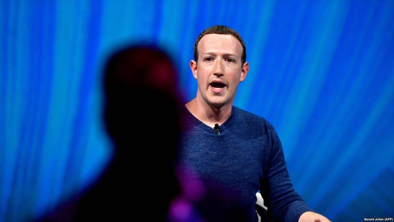 Facebook акционерлері Цукербергті басқарма басшысы қызметінен кетуге шақырды