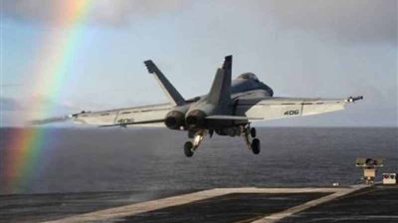 Екі әскери ұшақ Тынық мұхитына құлады