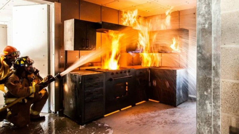 Асүйде шыққан өртті неге сумен өшіруге болмайды? Құтқарушылар жауап берді - Қазақстан жаңалықтары