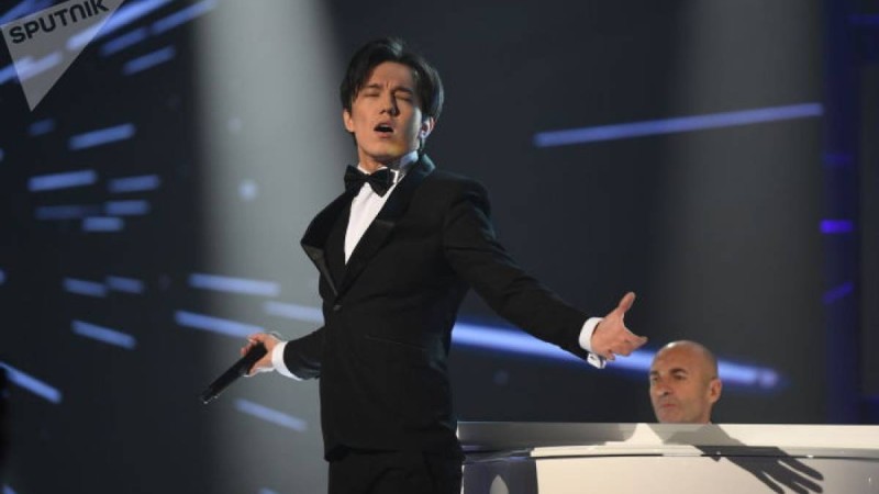 Мәскеуде Димашқа Медведевтің әйелі өз қолымен гүл сыйлады – видео