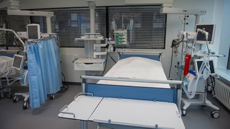 Екі жасар бала төсекте секіріп, сан сүйегін сындырып алды - Қазақстан жаңалықтары