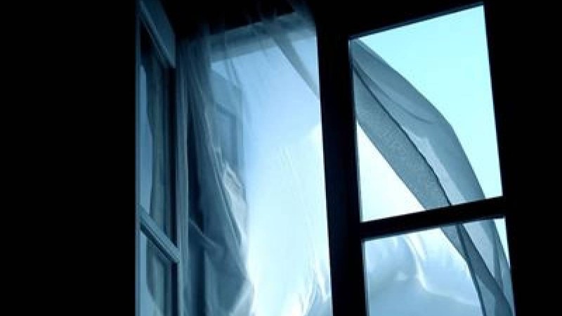 Оралда ер адам алтыншы қабаттан құлап, көз жұмды