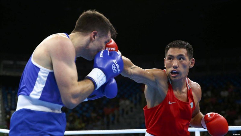 Жәнібек Әлімханұлы екі бірдей чемпиондық белбеуді жеңіп алды