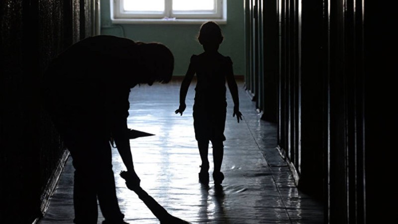 Үйде кімнің күлгенін бақылау камерасынан көрген отбасының зәре-құты қалмады – видео