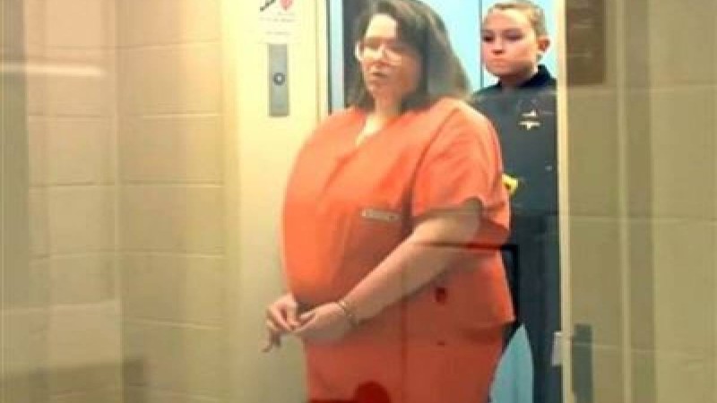 Салмағы 133 келі әйел сүйіктісін денесімен тұншықтырып өлтірді