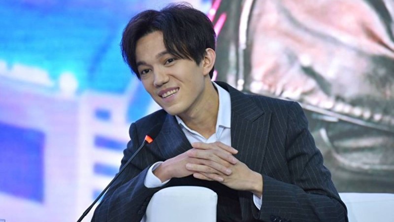 Димаш "Жыл адамы" атанған Роза Рымбаеваны құттықтады