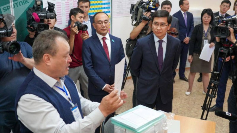білім министрі Асхат Аймағамбетов түлектерге сәттілік тіледі