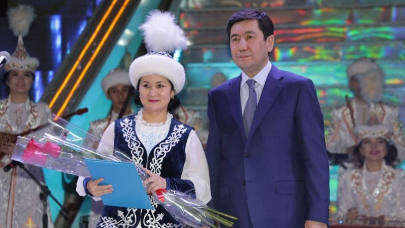 Сексеннің биігіндегі өнер ордасы |