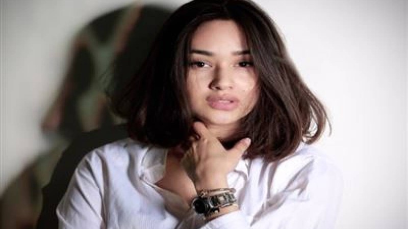 Клипке ашық-шашық киіммен түскен әнші лицензиясынан айырылды