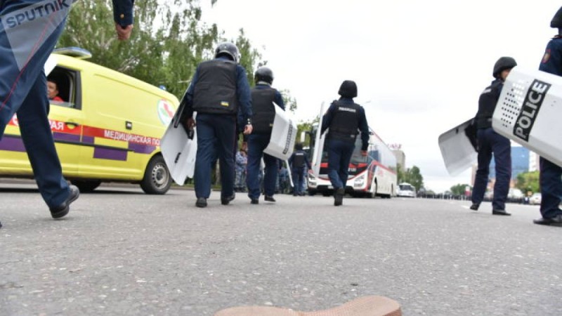 Полицейлер митингіде қалай жарақат алғанын айтты