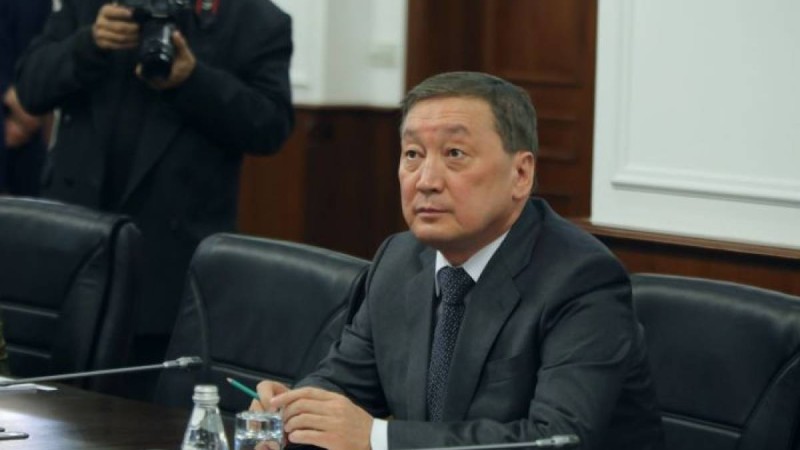 Омаров жас маманға жауап берді