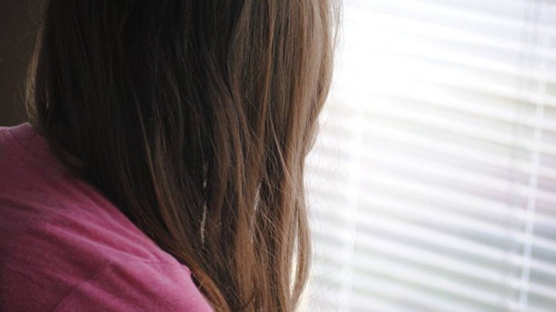 Жас қыз неліктен жігітпен кездесуге ұялатынын айтты