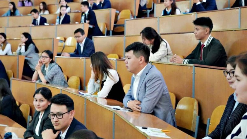 Үш мың грант ақылы оқуға түскендер арасында үлестіріледі — БҒМ
Грант иегерлері тізімі бір аптадан кейін жарияланатын болады