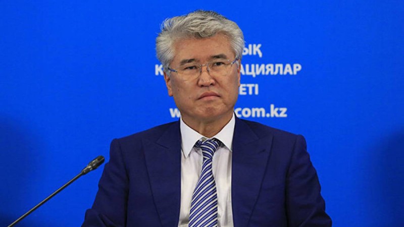 қызметі, отбасы, даулы мәселелер, қызықты қылықтары