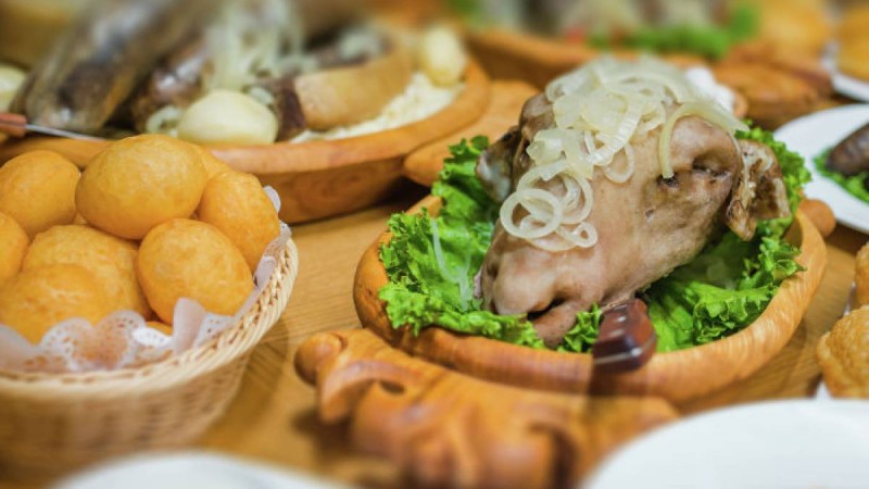 қойдың басын тарту, тазалау, бұзу, қалай үлестіреді, кімге береді