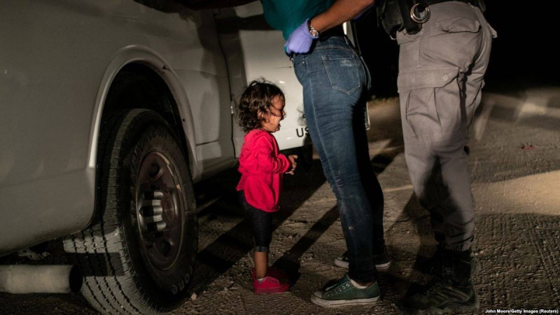 Жылап тұрған кішкентай мигранттың суреті World Press Photo үздігі атанды