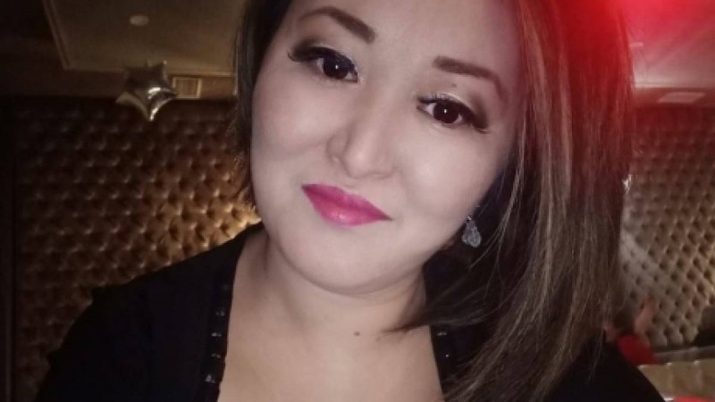 Сынған каблукқа бір қарап, күрсініп алып, күйбең тіршіліктің басталғанын ұқтық...